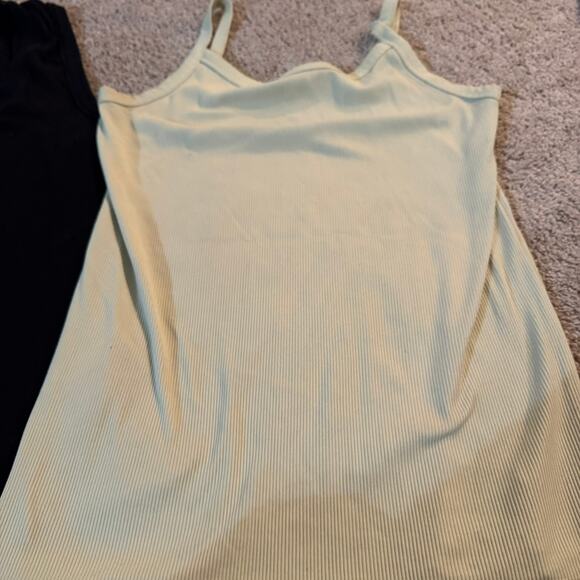 LOT of 2 Sleeveless Tank Tops Layering Size Medium Light Green Black Ribbed - Picture 3 of 8